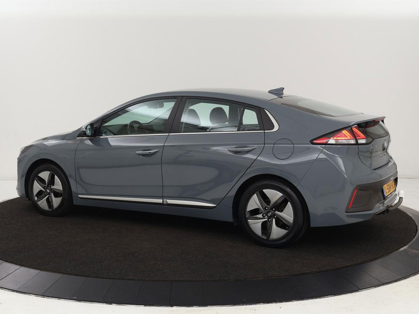 Hyundai IONIQ 1.6 GDi Premium+ | Stoelventilatie | Leder | Trekhaak | Camera | Memory | Infinity Sound | Adaptive cruise | Navigatie | Achterbankverwarming | Keyless | Full LED