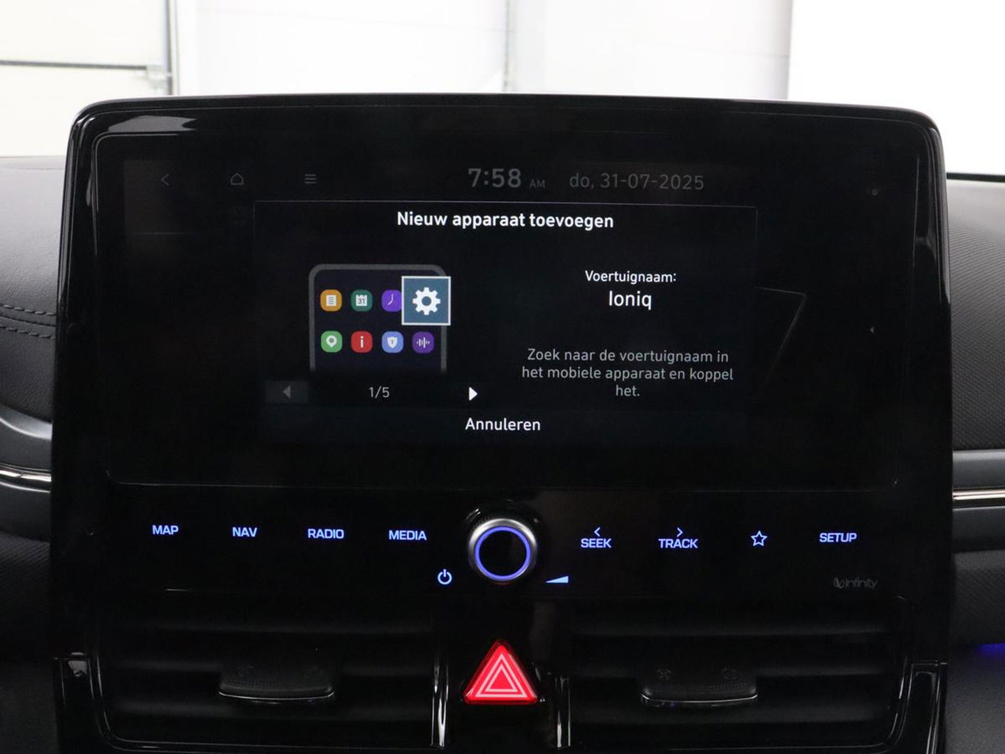 Hyundai IONIQ 1.6 GDi Premium+ | Stoelventilatie | Leder | Trekhaak | Camera | Memory | Infinity Sound | Adaptive cruise | Navigatie | Achterbankverwarming | Keyless | Full LED