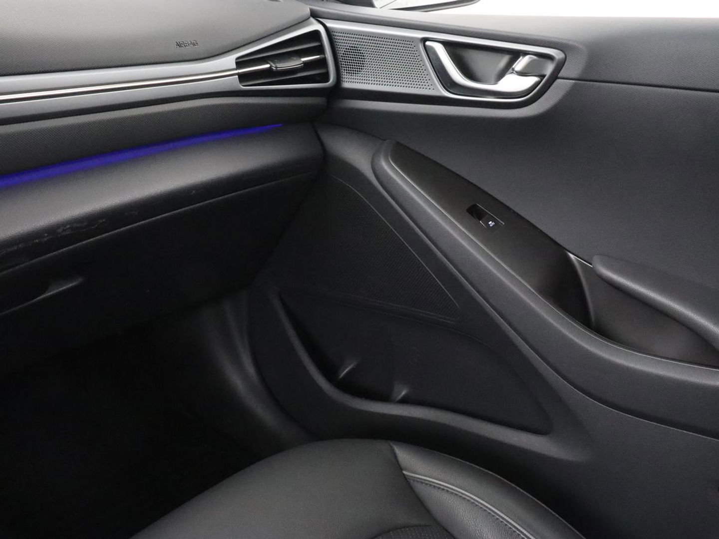 Hyundai IONIQ 1.6 GDi Premium+ | Stoelventilatie | Leder | Trekhaak | Camera | Memory | Infinity Sound | Adaptive cruise | Navigatie | Achterbankverwarming | Keyless | Full LED
