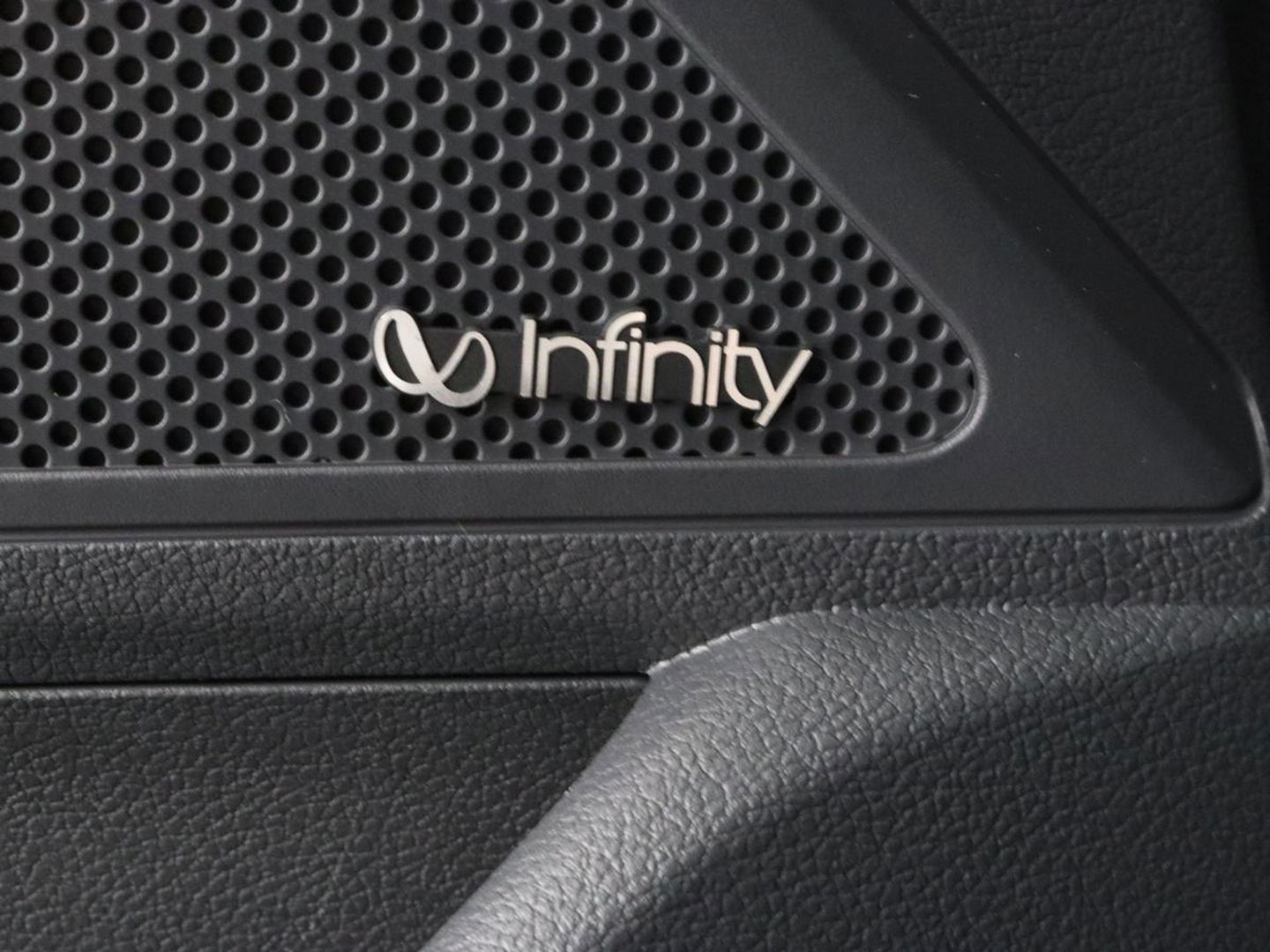 Hyundai IONIQ 1.6 GDi Premium+ | Stoelventilatie | Leder | Trekhaak | Camera | Memory | Infinity Sound | Adaptive cruise | Navigatie | Achterbankverwarming | Keyless | Full LED