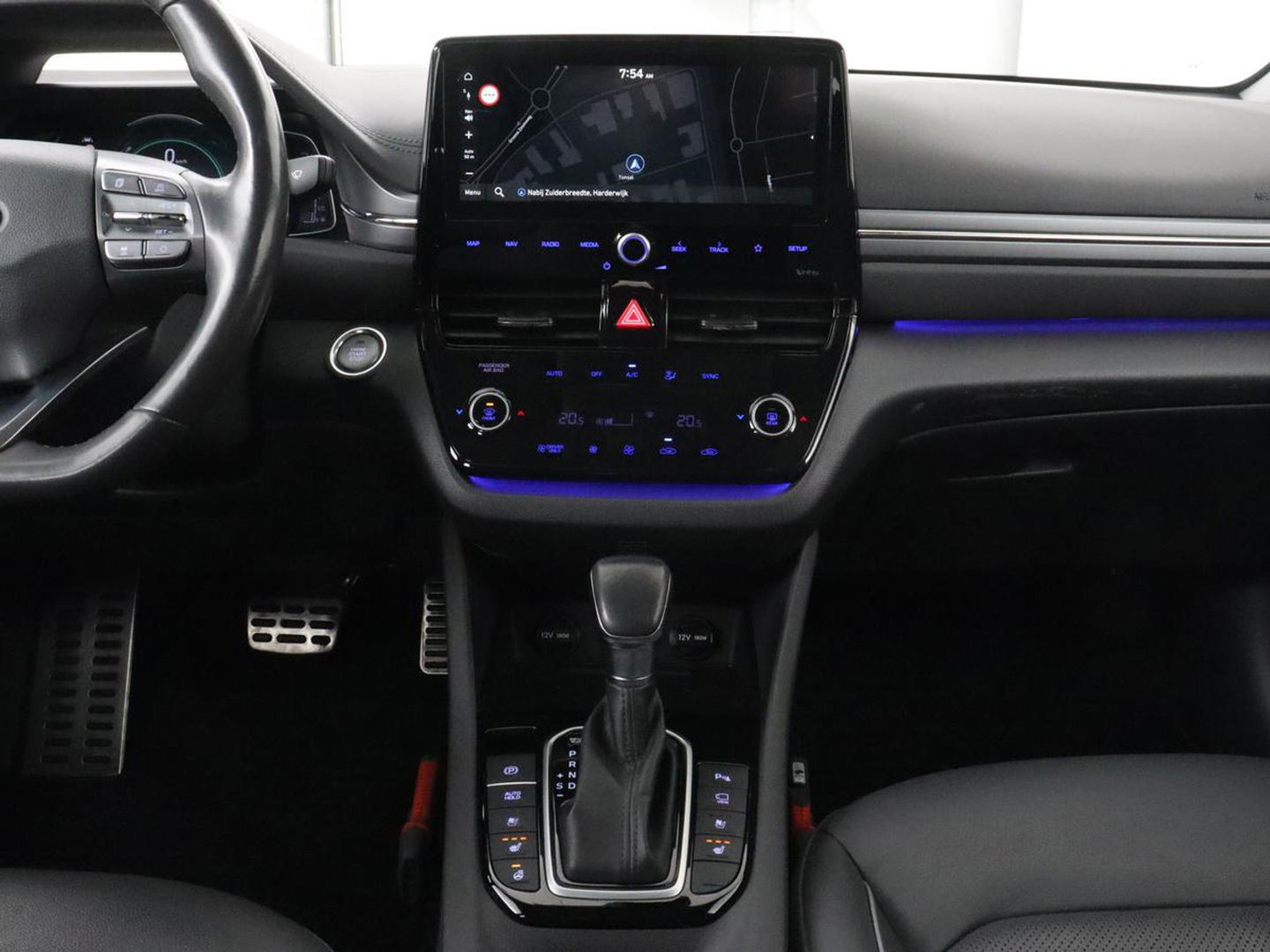 Hyundai IONIQ 1.6 GDi Premium+ | Stoelventilatie | Leder | Trekhaak | Camera | Memory | Infinity Sound | Adaptive cruise | Navigatie | Achterbankverwarming | Keyless | Full LED