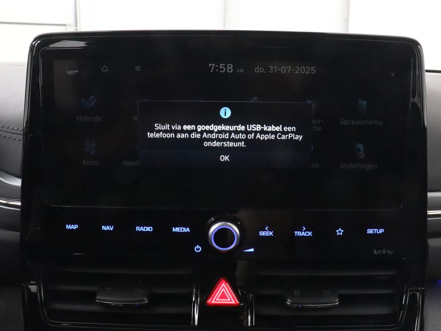Hyundai IONIQ 1.6 GDi Premium+ | Stoelventilatie | Leder | Trekhaak | Camera | Memory | Infinity Sound | Adaptive cruise | Navigatie | Achterbankverwarming | Keyless | Full LED