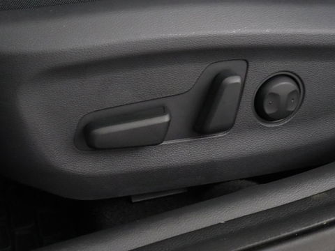 Hyundai IONIQ 1.6 GDi Premium+ | Stoelventilatie | Leder | Trekhaak | Camera | Memory | Infinity Sound | Adaptive cruise | Navigatie | Achterbankverwarming | Keyless | Full LED