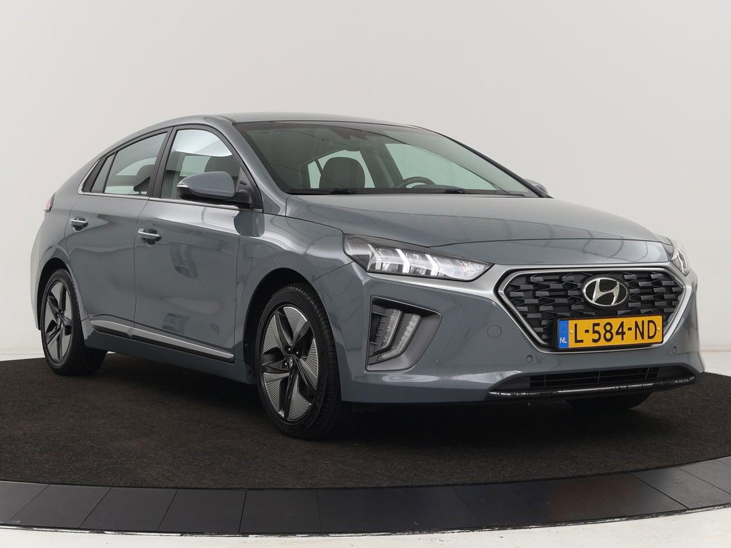 Hyundai IONIQ 1.6 GDi Premium+ | Stoelventilatie | Leder | Trekhaak | Camera | Memory | Infinity Sound | Adaptive cruise | Navigatie | Achterbankverwarming | Keyless | Full LED
