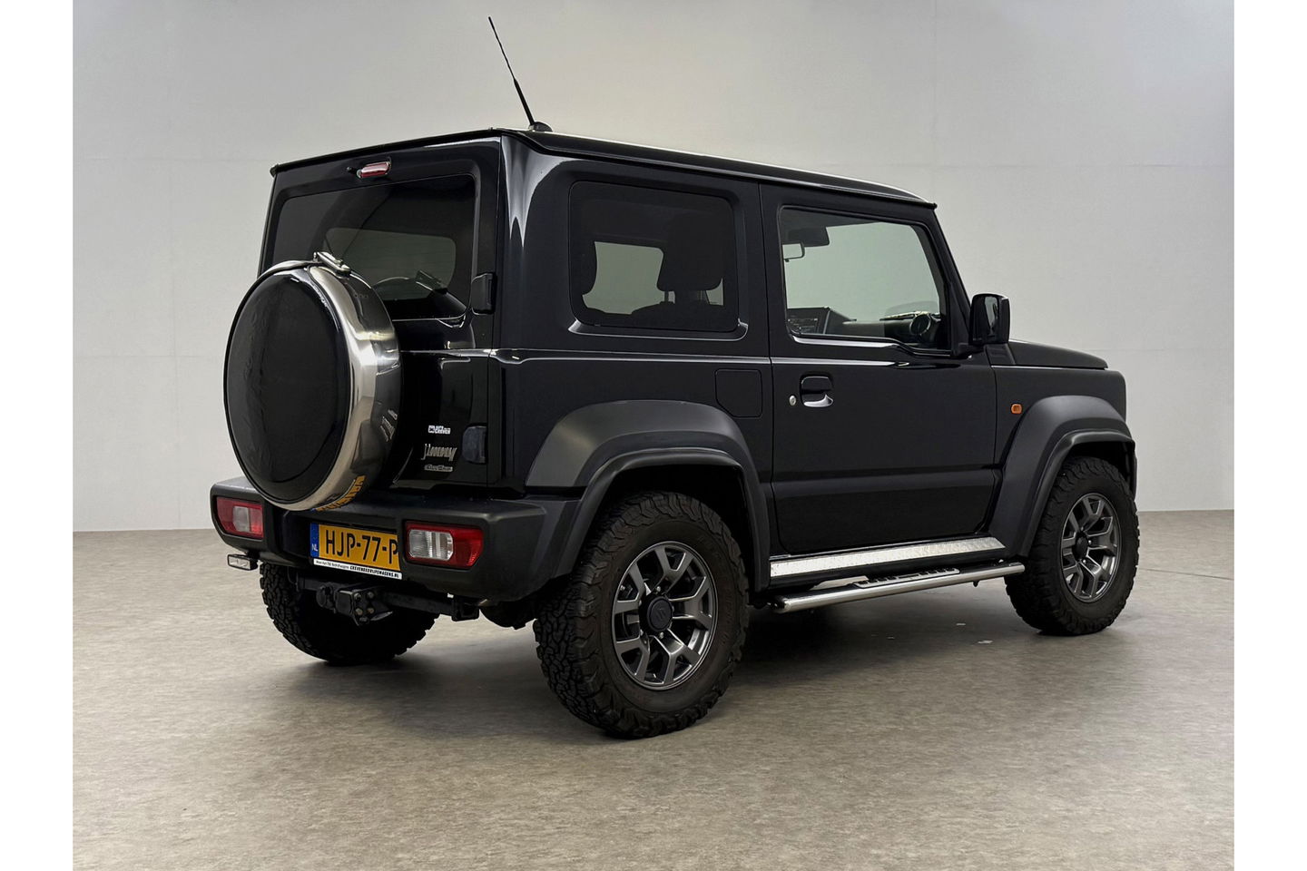 Suzuki Jimny 1.5 Allgrip 4x4 Airco Bullbar Lier Trekhaak Camera Cruise Navi LED Sidebars 4 Persoons 15"LMV