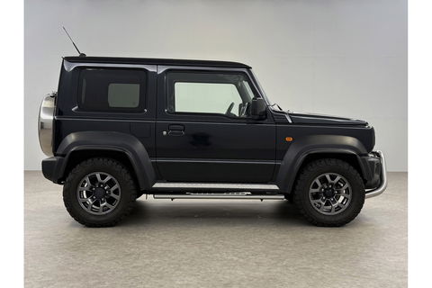 Suzuki Jimny 1.5 Allgrip 4x4 Airco Bullbar Lier Trekhaak Camera Cruise Navi LED Sidebars 4 Persoons 15"LMV