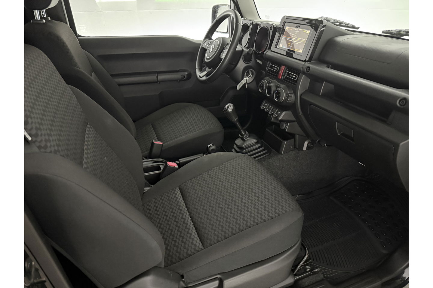 Suzuki Jimny 1.5 Allgrip 4x4 Airco Bullbar Lier Trekhaak Camera Cruise Navi LED Sidebars 4 Persoons 15"LMV