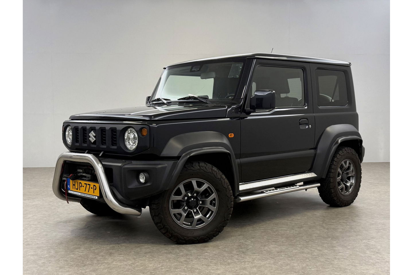 Suzuki Jimny 1.5 Allgrip 4x4 Airco Bullbar Lier Trekhaak Camera Cruise Navi LED Sidebars 4 Persoons 15"LMV