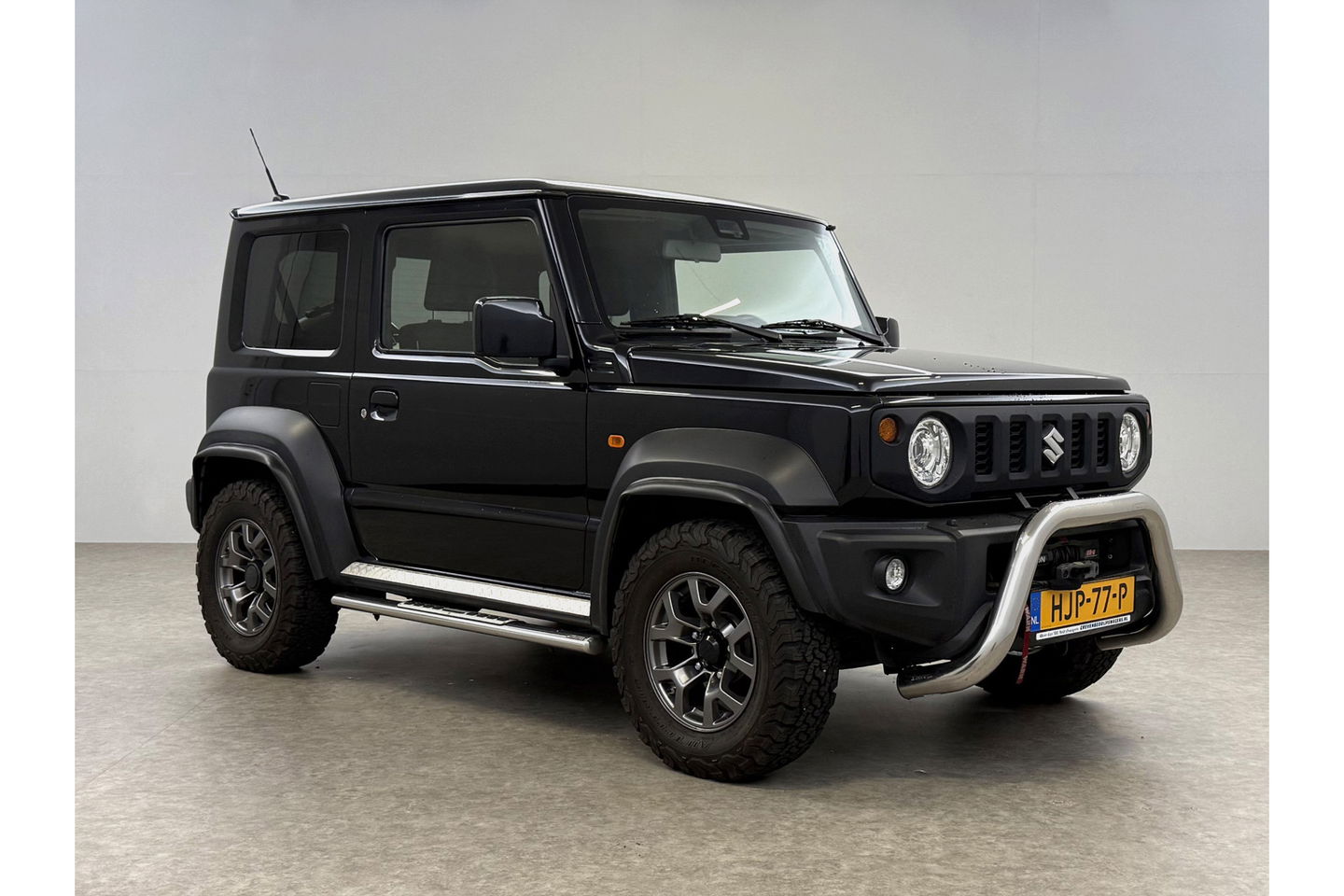 Suzuki Jimny 1.5 Allgrip 4x4 Airco Bullbar Lier Trekhaak Camera Cruise Navi LED Sidebars 4 Persoons 15"LMV