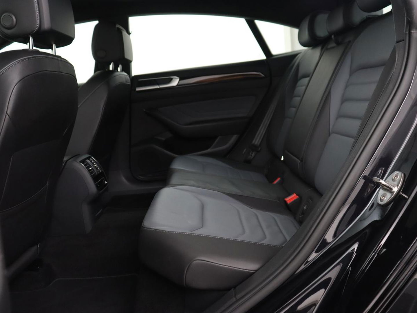Volkswagen Arteon 2.0 TSI Elegance Business Exclusive | Camera | Head-up | LED | Virtual Cockpit | Pano.Dak | Stoelverwarming |