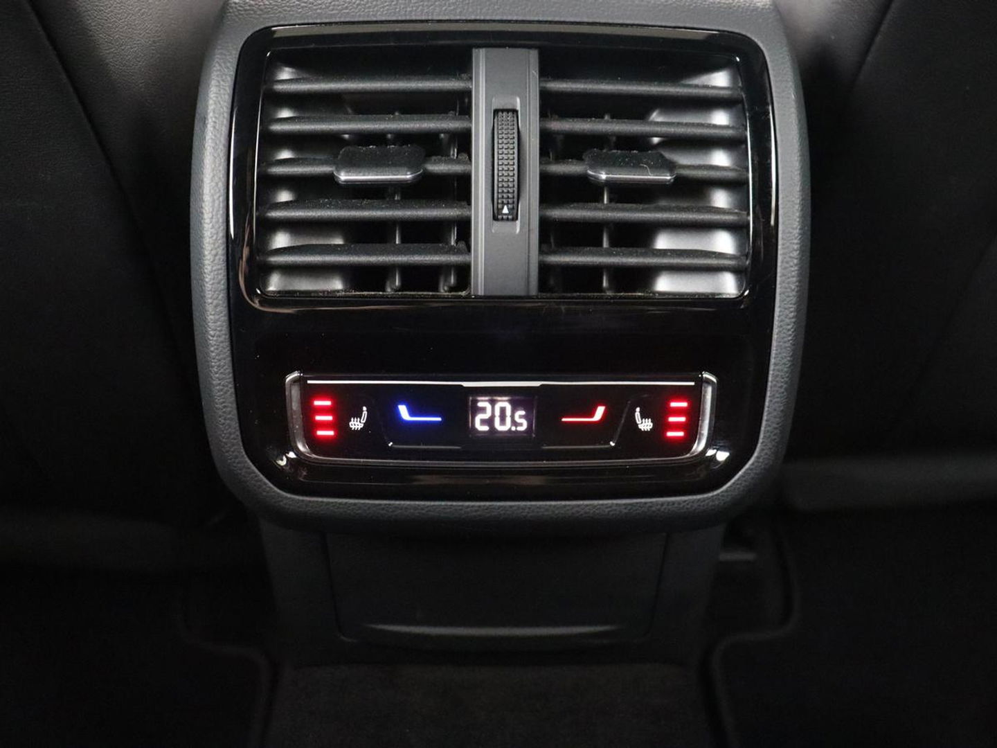 Volkswagen Arteon 2.0 TSI Elegance Business Exclusive | Camera | Head-up | LED | Virtual Cockpit | Pano.Dak | Stoelverwarming |