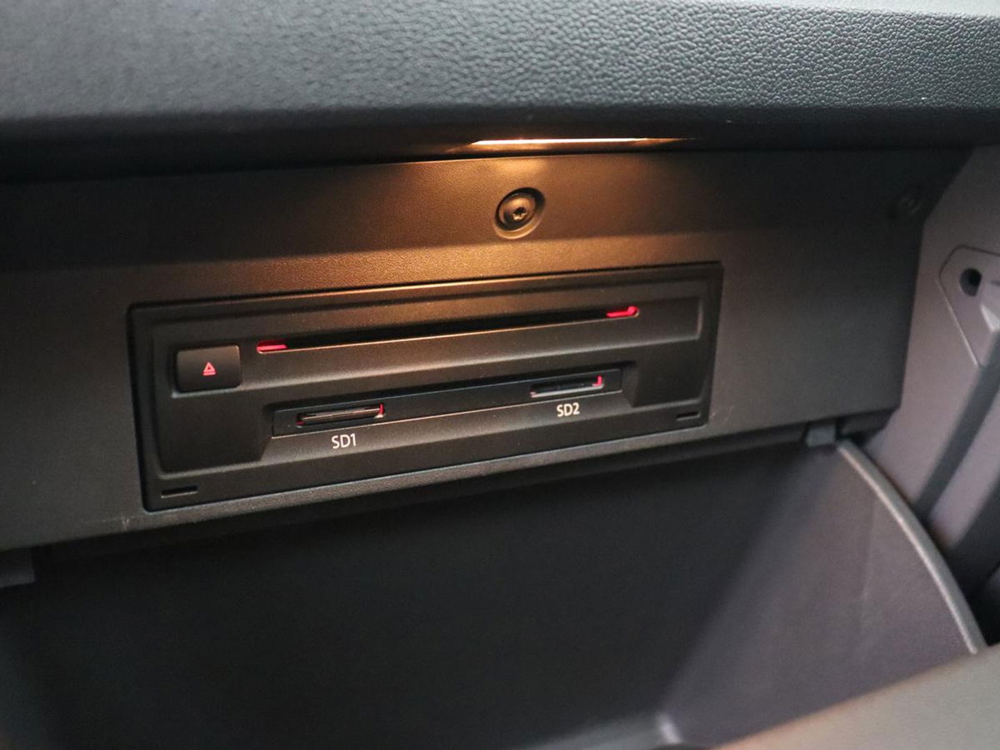 Volkswagen T-Cross 1.0 TSI Life Business | Stoelverwarming | Camera | Virtual Cockpit | Carplay | Adaptive cruise | Climate control | Dodehoek detectie | Navigatie