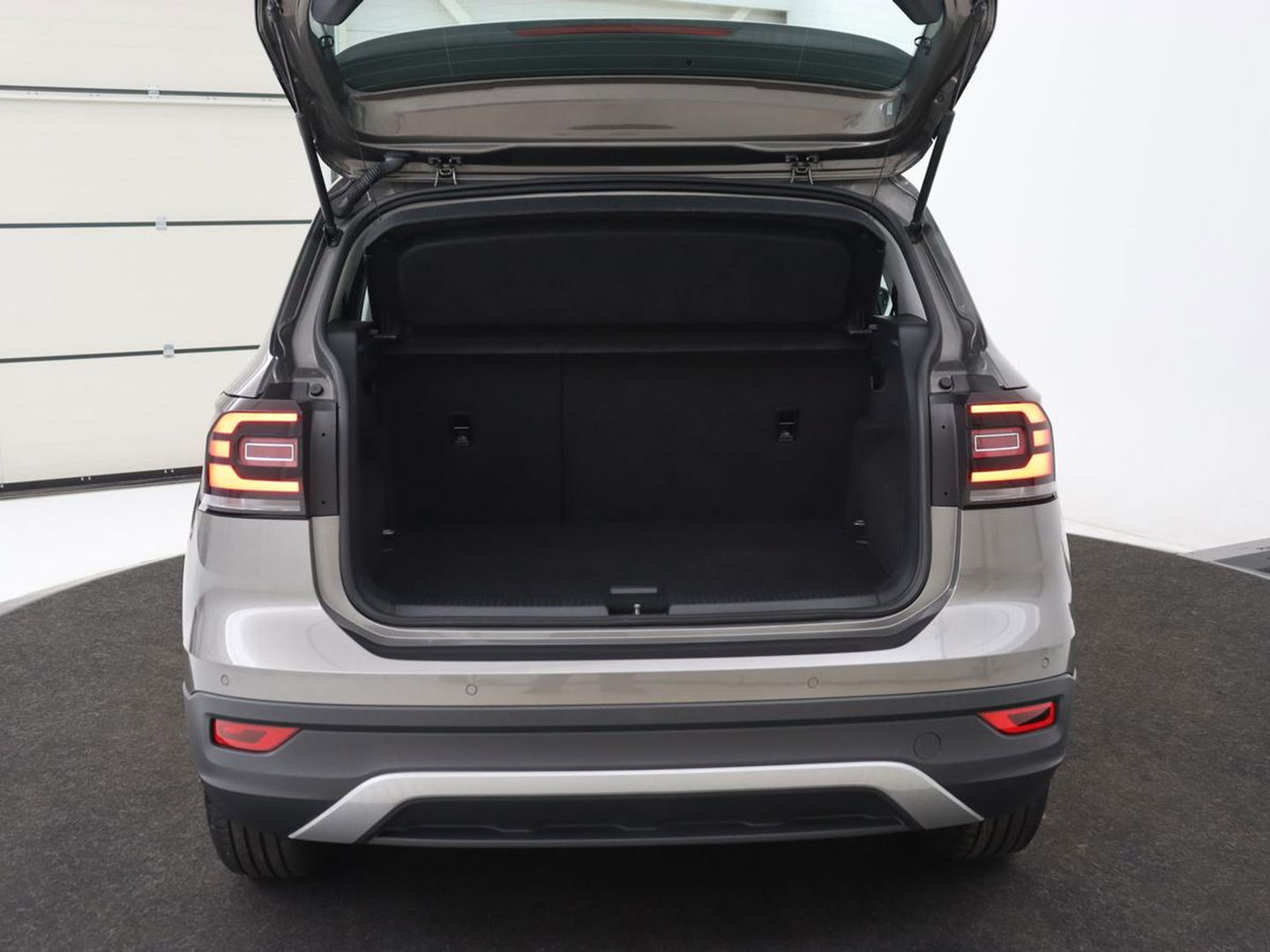 Volkswagen T-Cross 1.0 TSI Life Business | Stoelverwarming | Camera | Virtual Cockpit | Carplay | Adaptive cruise | Climate control | Dodehoek detectie | Navigatie