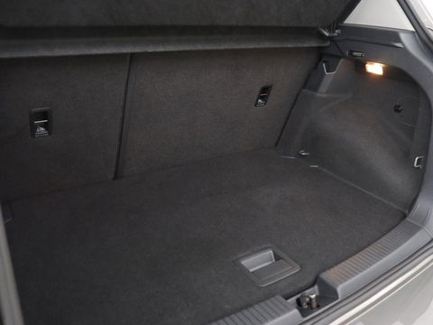 Volkswagen T-Cross 1.0 TSI Life Business | Stoelverwarming | Camera | Virtual Cockpit | Carplay | Adaptive cruise | Climate control | Dodehoek detectie | Navigatie