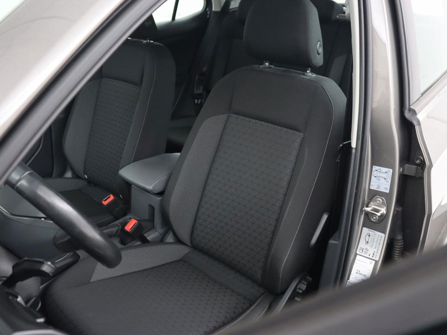 Volkswagen T-Cross 1.0 TSI Life Business | Stoelverwarming | Camera | Virtual Cockpit | Carplay | Adaptive cruise | Climate control | Dodehoek detectie | Navigatie
