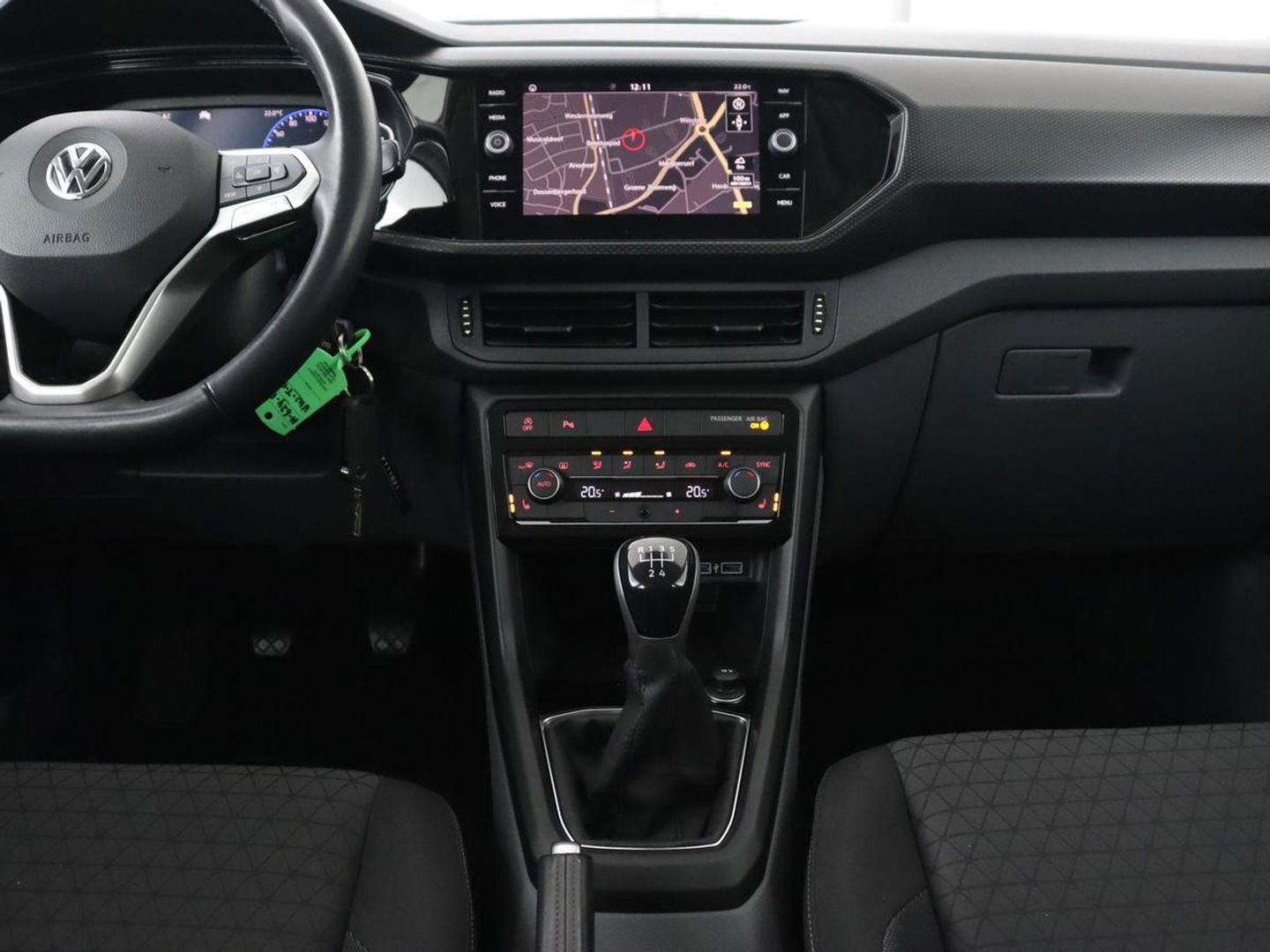 Volkswagen T-Cross 1.0 TSI Life Business | Stoelverwarming | Camera | Virtual Cockpit | Carplay | Adaptive cruise | Climate control | Dodehoek detectie | Navigatie