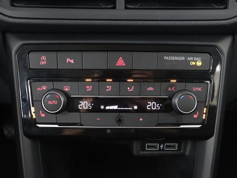 Volkswagen T-Cross 1.0 TSI Life Business | Stoelverwarming | Camera | Virtual Cockpit | Carplay | Adaptive cruise | Climate control | Dodehoek detectie | Navigatie
