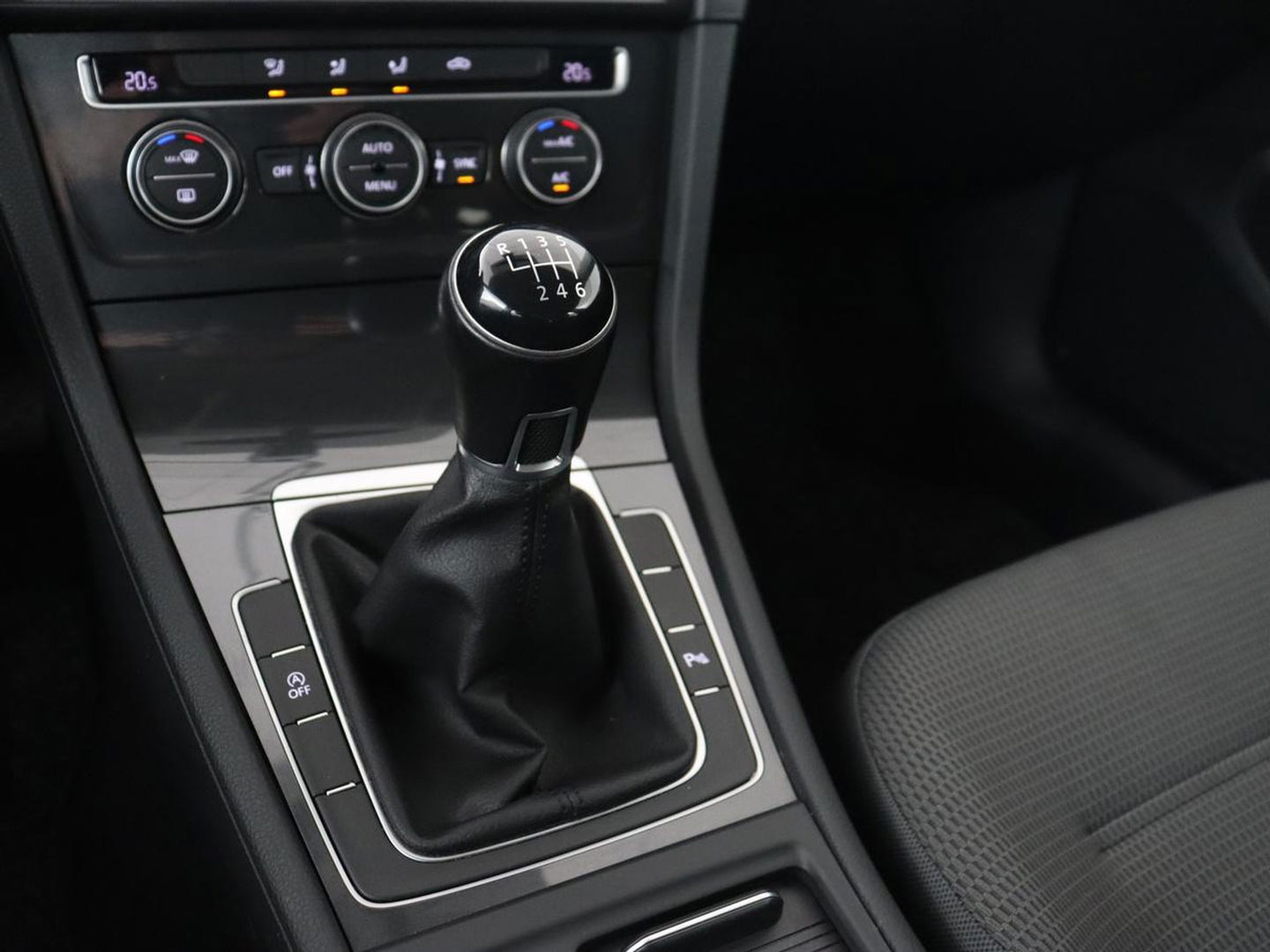 Volkswagen Golf 1.0 TSI Comfortline | Navigatie | Apple Carplay | Parkeerhulp |
