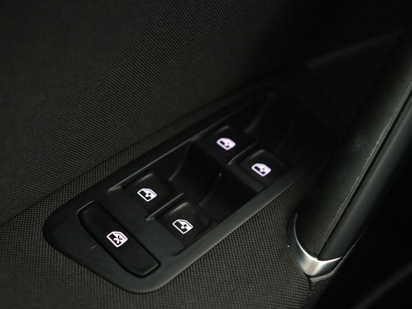 Volkswagen Golf 1.0 TSI Comfortline | Navigatie | Apple Carplay | Parkeerhulp |
