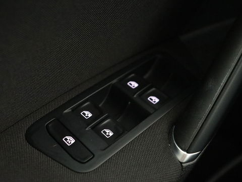 Volkswagen Golf 1.0 TSI Comfortline | Navigatie | Apple Carplay | Parkeerhulp |