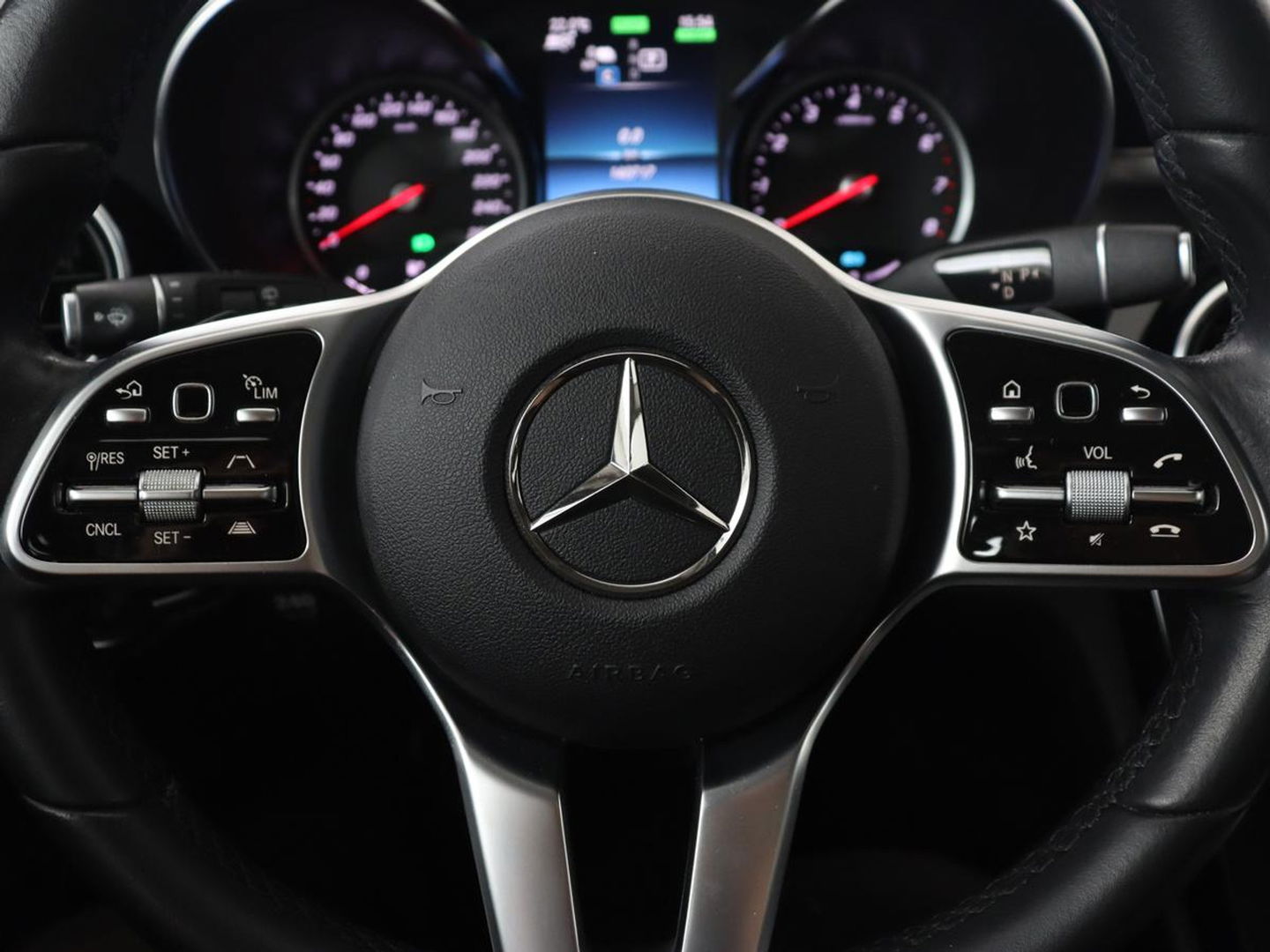 Mercedes-Benz C-Klasse 300e Avantgarde | Trekhaak | Adaptive cruise | Leder | Stoelverwarming | Carplay | Park Assist