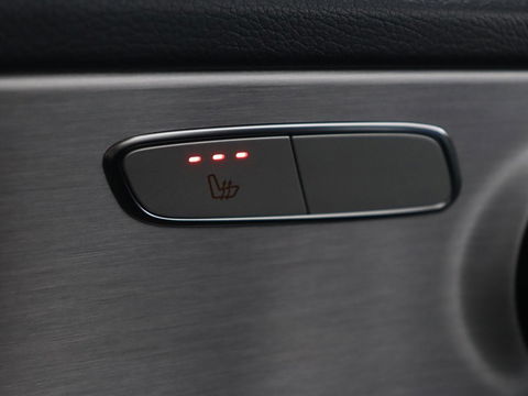 Mercedes-Benz C-Klasse 300e Avantgarde | Trekhaak | Adaptive cruise | Leder | Stoelverwarming | Carplay | Park Assist