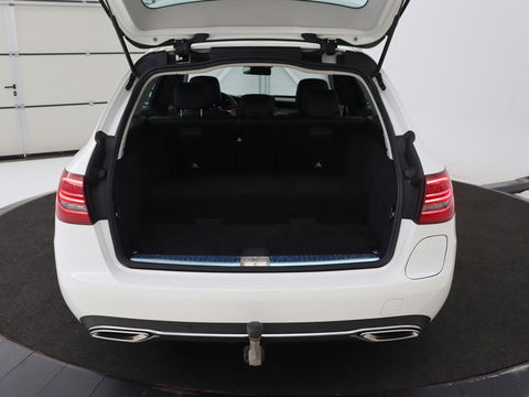 Mercedes-Benz C-Klasse 300e Avantgarde | Trekhaak | Adaptive cruise | Leder | Stoelverwarming | Carplay | Park Assist