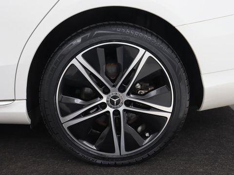 Mercedes-Benz C-Klasse 300e Avantgarde | Trekhaak | Adaptive cruise | Leder | Stoelverwarming | Carplay | Park Assist