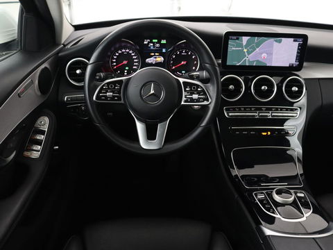Mercedes-Benz C-Klasse 300e Avantgarde | Trekhaak | Adaptive cruise | Leder | Stoelverwarming | Carplay | Park Assist