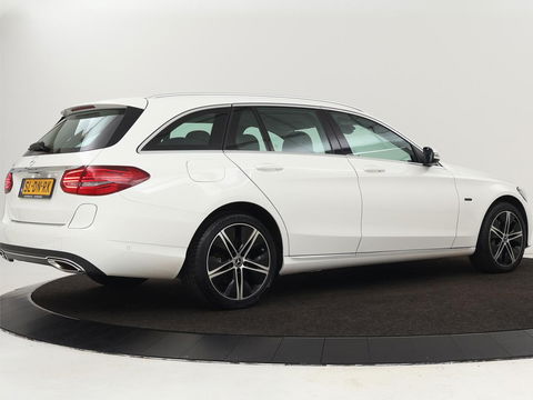 Mercedes-Benz C-Klasse 300e Avantgarde | Trekhaak | Adaptive cruise | Leder | Stoelverwarming | Carplay | Park Assist