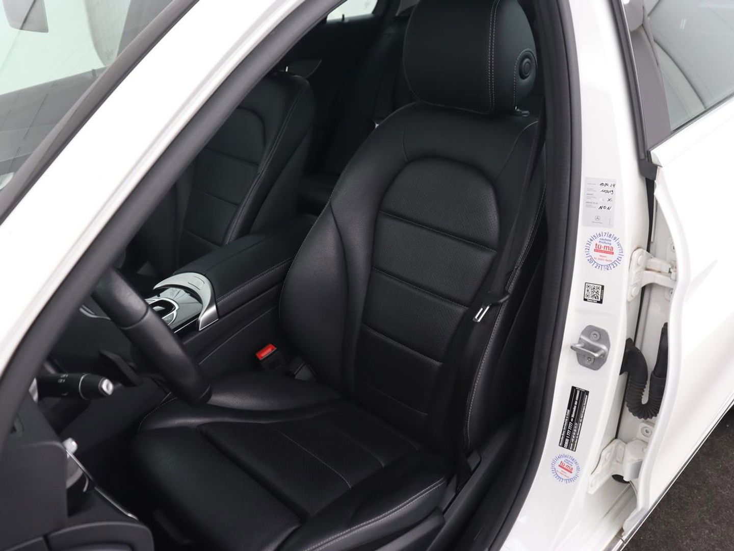 Mercedes-Benz C-Klasse 300e Avantgarde | Trekhaak | Adaptive cruise | Leder | Stoelverwarming | Carplay | Park Assist