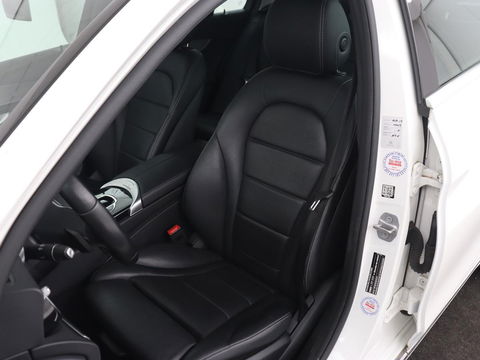Mercedes-Benz C-Klasse 300e Avantgarde | Trekhaak | Adaptive cruise | Leder | Stoelverwarming | Carplay | Park Assist