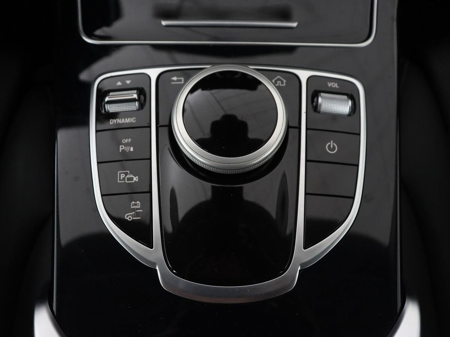 Mercedes-Benz C-Klasse 300e Avantgarde | Trekhaak | Adaptive cruise | Leder | Stoelverwarming | Carplay | Park Assist