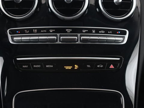 Mercedes-Benz C-Klasse 300e Avantgarde | Trekhaak | Adaptive cruise | Leder | Stoelverwarming | Carplay | Park Assist