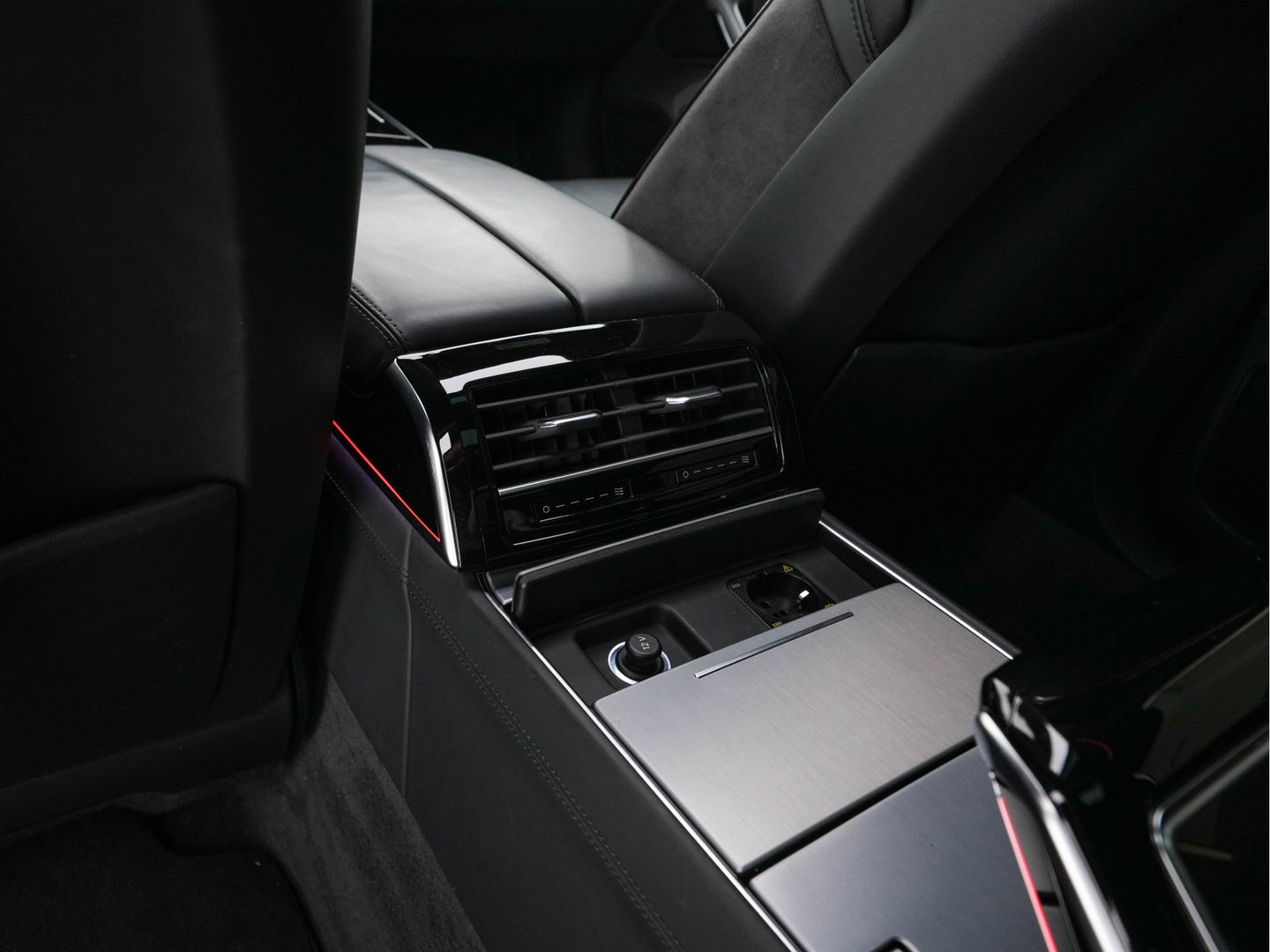 Audi A8 60 TFSI e quattro Lang Pro Line Plus (INCL.BTW) *PANO | VALCONA-LEATHER | MATRIX-LED | ADAPTIVE-CRUISE | BLIND-SPOT | SOFT-CLOSE | BANG&OLUFSEN | TOP-VIEW | MEMORY-PACK | MASSAGE | KEYLESS | DIGI-COCKPIT | NAVI-FULLMAP | 20''ALU