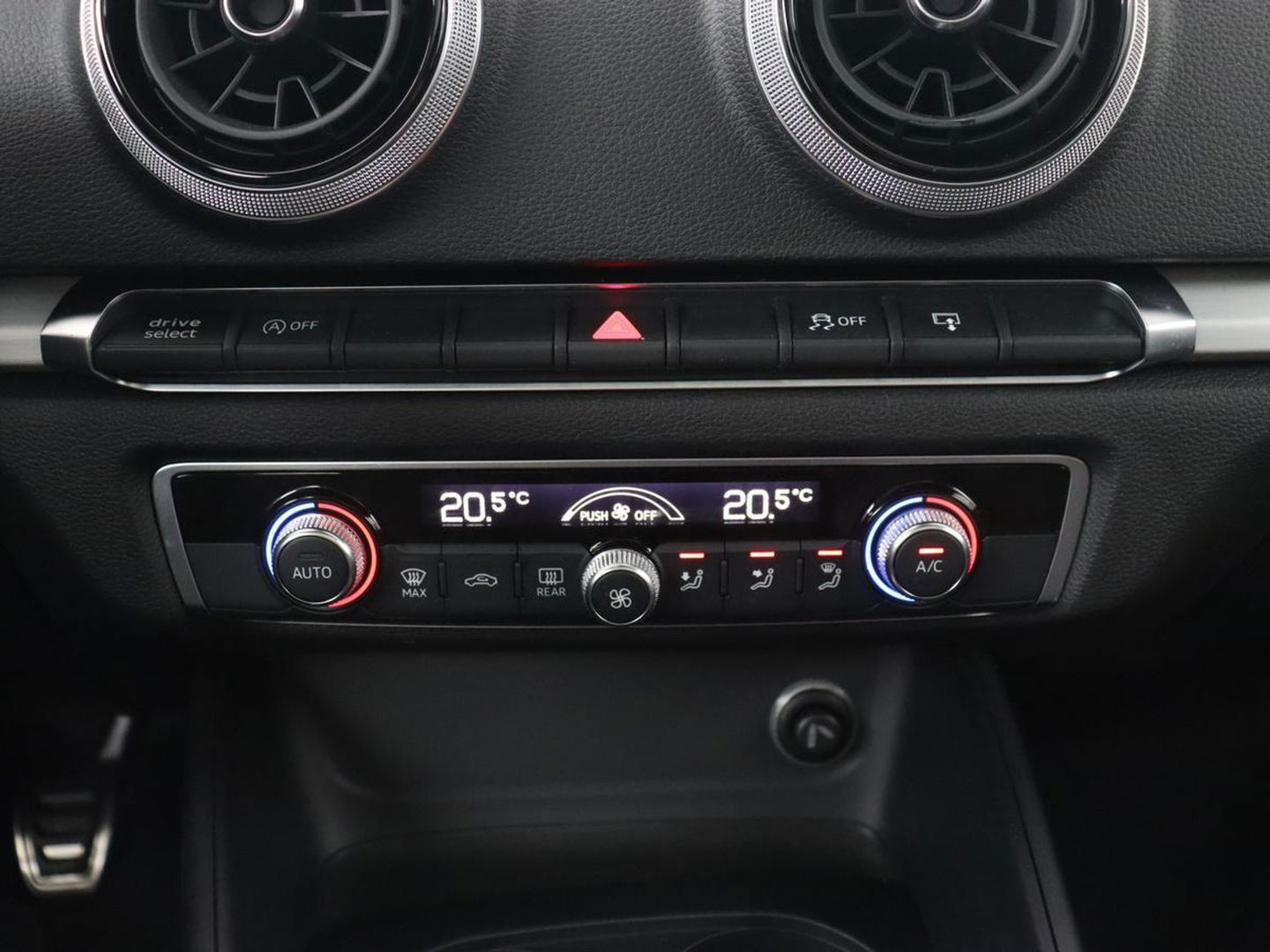 Audi A3 1.0 TFSI Sport S Line Edition | Panoramadak | Keyless | Full LED | Half leder | Navigatie | Sportstoelen | Climate control