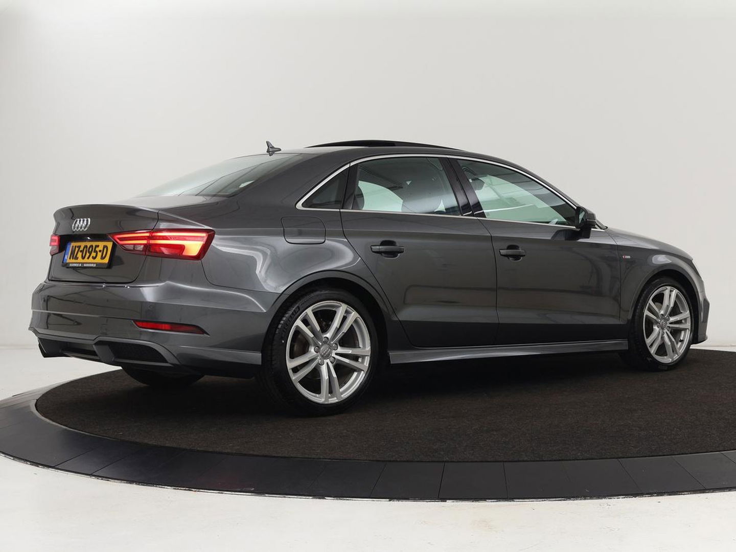 Audi A3 1.0 TFSI Sport S Line Edition | Panoramadak | Keyless | Full LED | Half leder | Navigatie | Sportstoelen | Climate control