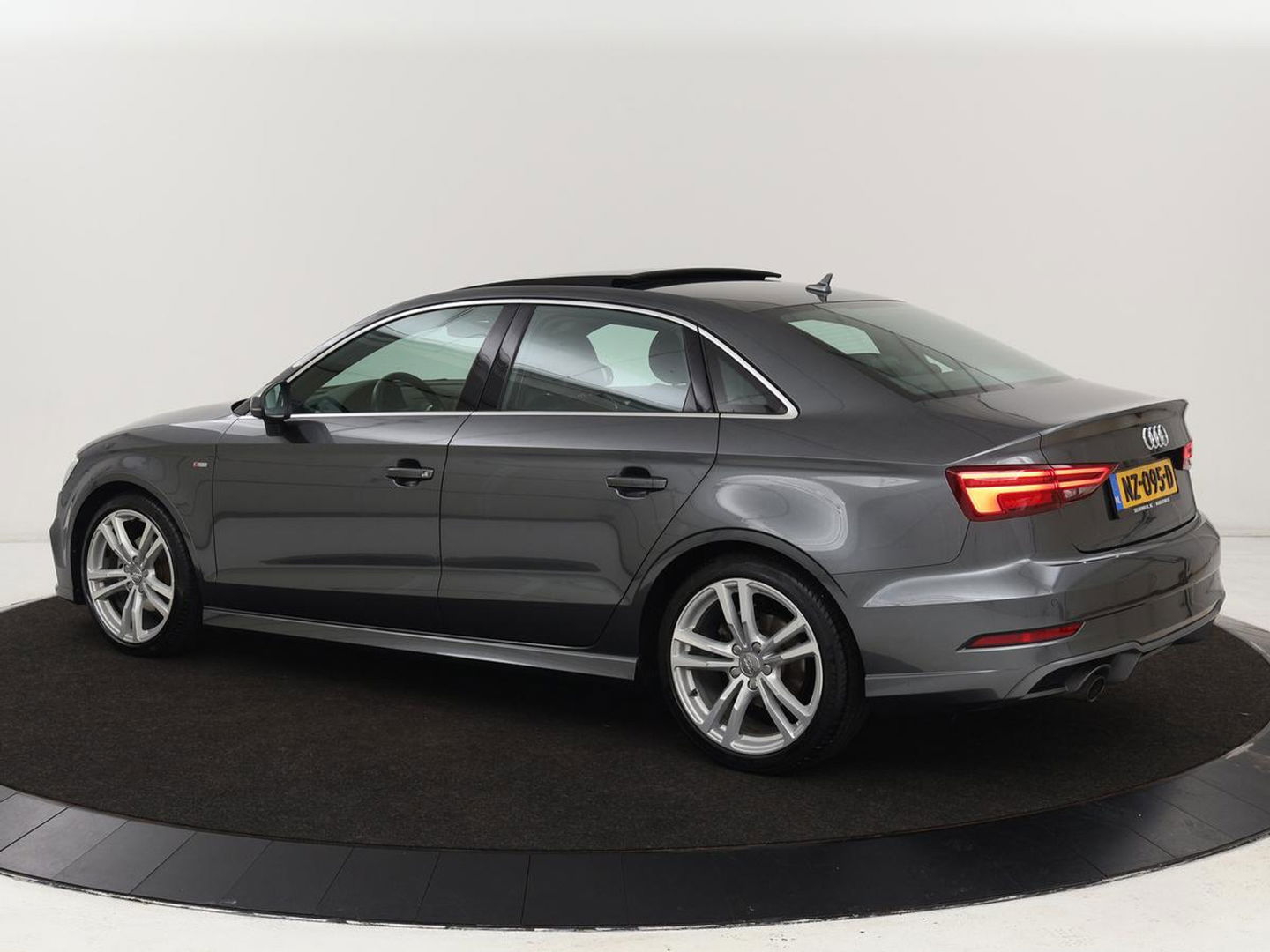 Audi A3 1.0 TFSI Sport S Line Edition | Panoramadak | Keyless | Full LED | Half leder | Navigatie | Sportstoelen | Climate control