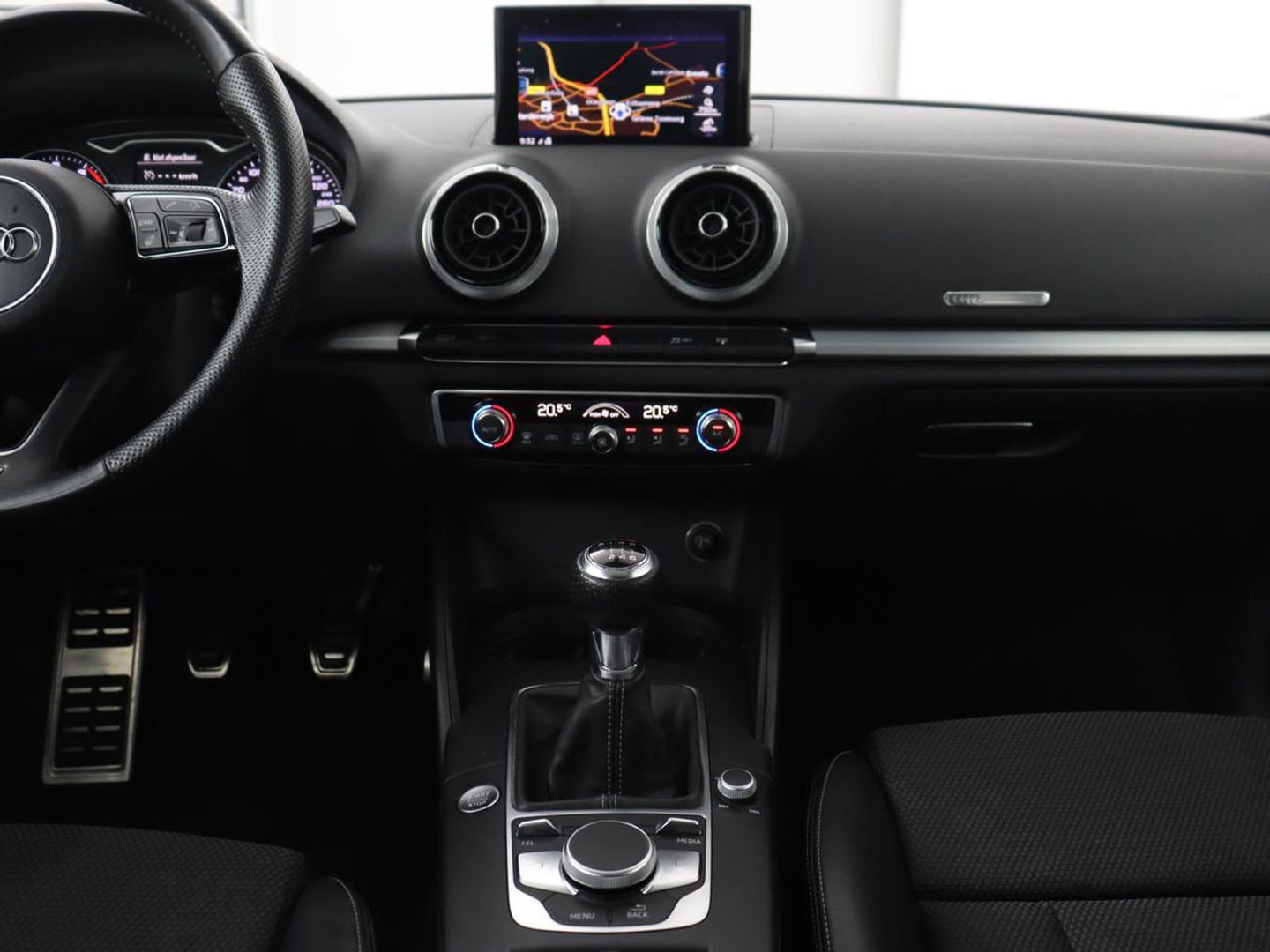 Audi A3 1.0 TFSI Sport S Line Edition | Panoramadak | Keyless | Full LED | Half leder | Navigatie | Sportstoelen | Climate control