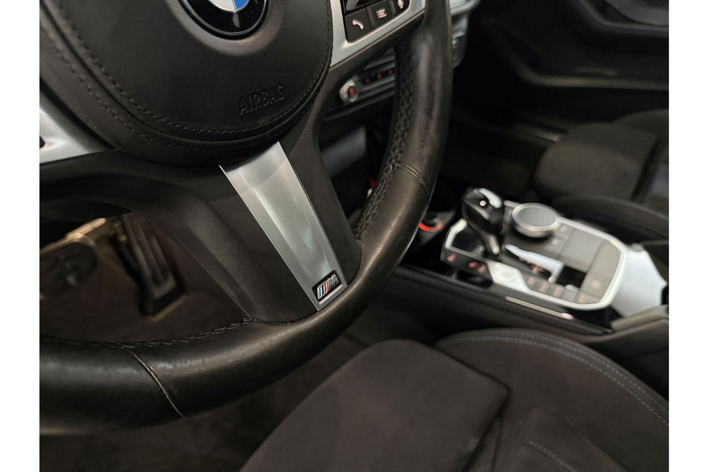 BMW 1-serie 118i M-Sport 141PK Pano Sfeer Virtual LED Carplay Clima Cruise Navi PDC 19"LMV