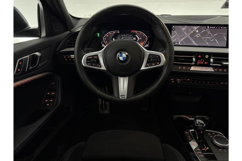 BMW 1-serie 118i M-Sport 141PK Pano Sfeer Virtual LED Carplay Clima Cruise Navi PDC 19"LMV