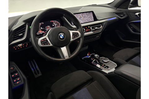 BMW 1-serie 118i M-Sport 141PK Pano Sfeer Virtual LED Carplay Clima Cruise Navi PDC 19"LMV