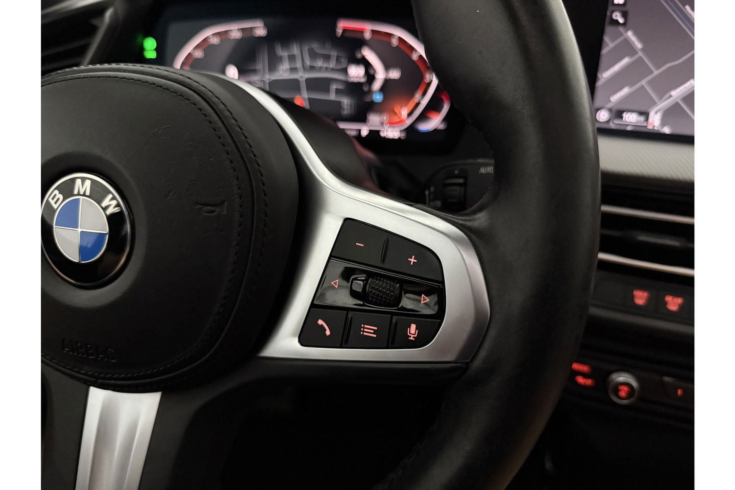 BMW 1-serie 118i M-Sport 141PK Pano Sfeer Virtual LED Carplay Clima Cruise Navi PDC 19"LMV