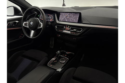 BMW 1-serie 118i M-Sport 141PK Pano Sfeer Virtual LED Carplay Clima Cruise Navi PDC 19"LMV