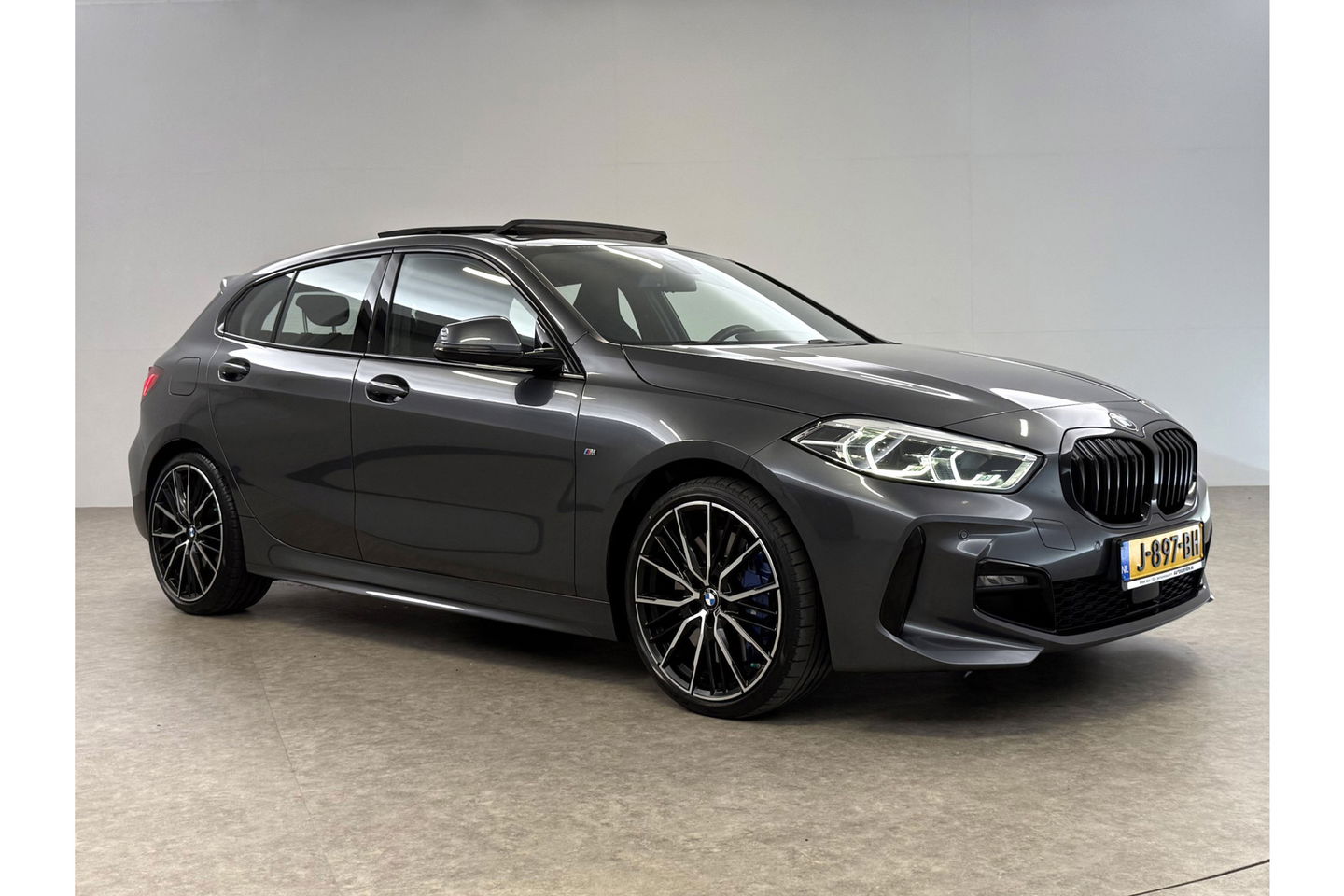 BMW 1-serie 118i M-Sport 141PK Pano Sfeer Virtual LED Carplay Clima Cruise Navi PDC 19"LMV
