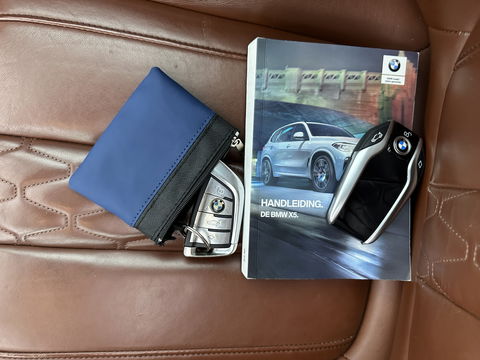 BMW X5 M50d High Executive Aut. *PANO | HEAD-UP | MERINO-LEATHER | LASER-LIGHT | TOP-VIEW | HARMAN/KARDON | MEMORY-PACK | DIGI-COCKPIT | DAB+ | COMFORT/HEATED-SEATS | NAVI-FULLMAP | KEYLESS | 21''ALU*