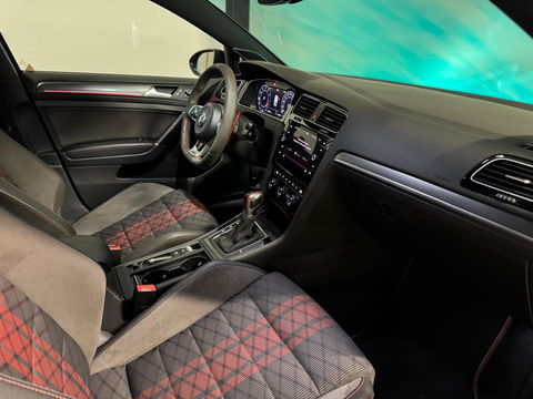 Volkswagen Golf 2.0 TSI GTI TCR PANO KEYLESS