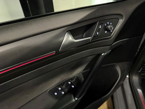 Volkswagen Golf 2.0 TSI GTI TCR PANO KEYLESS