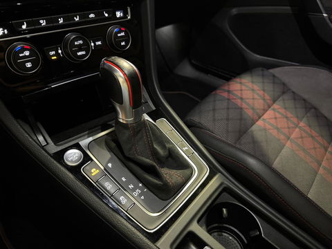 Volkswagen Golf 2.0 TSI GTI TCR PANO KEYLESS