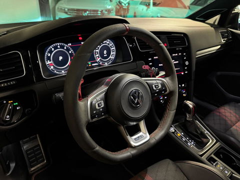 Volkswagen Golf 2.0 TSI GTI TCR PANO KEYLESS